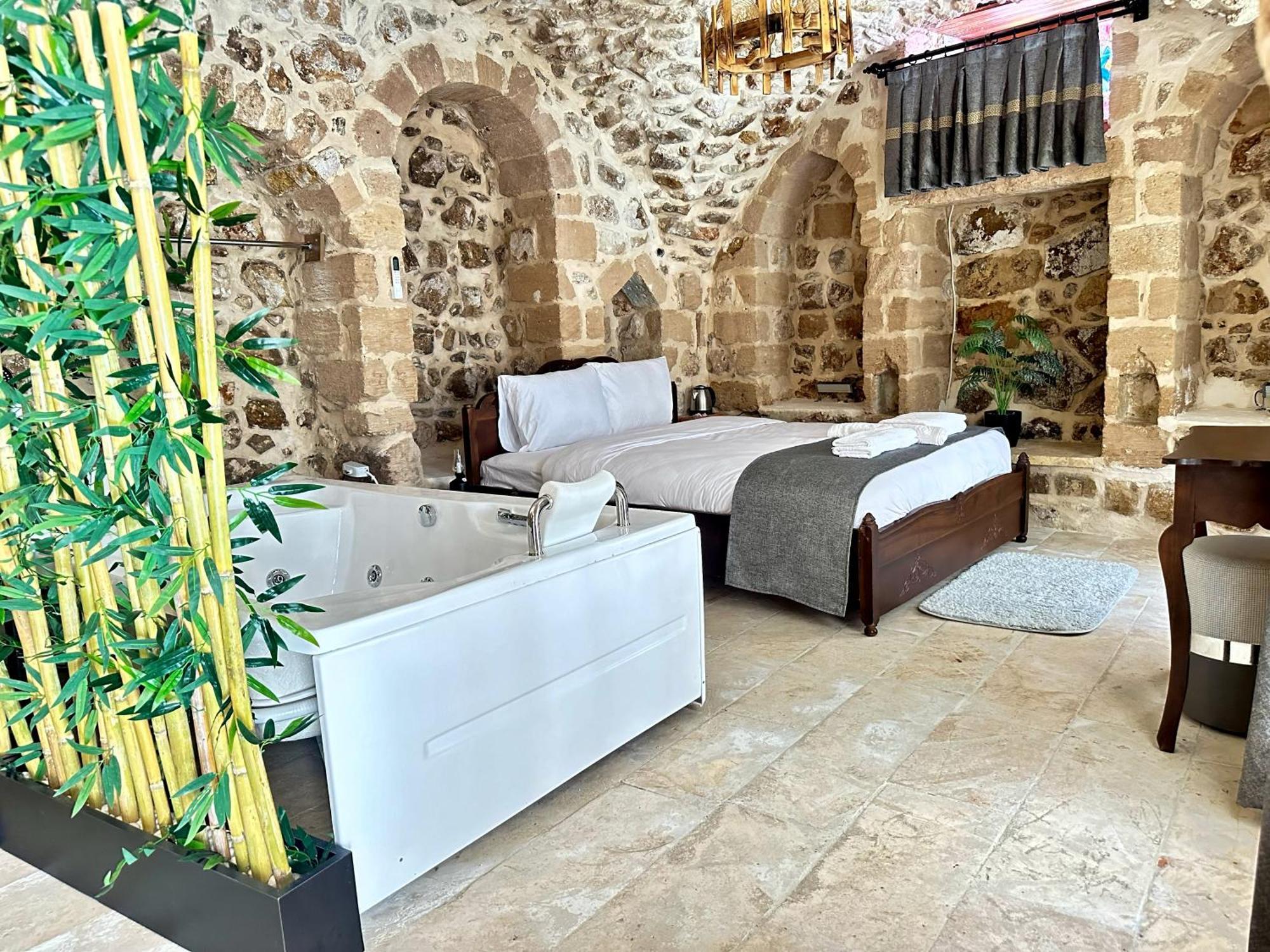 Arev Hotel Мардин Екстериор снимка