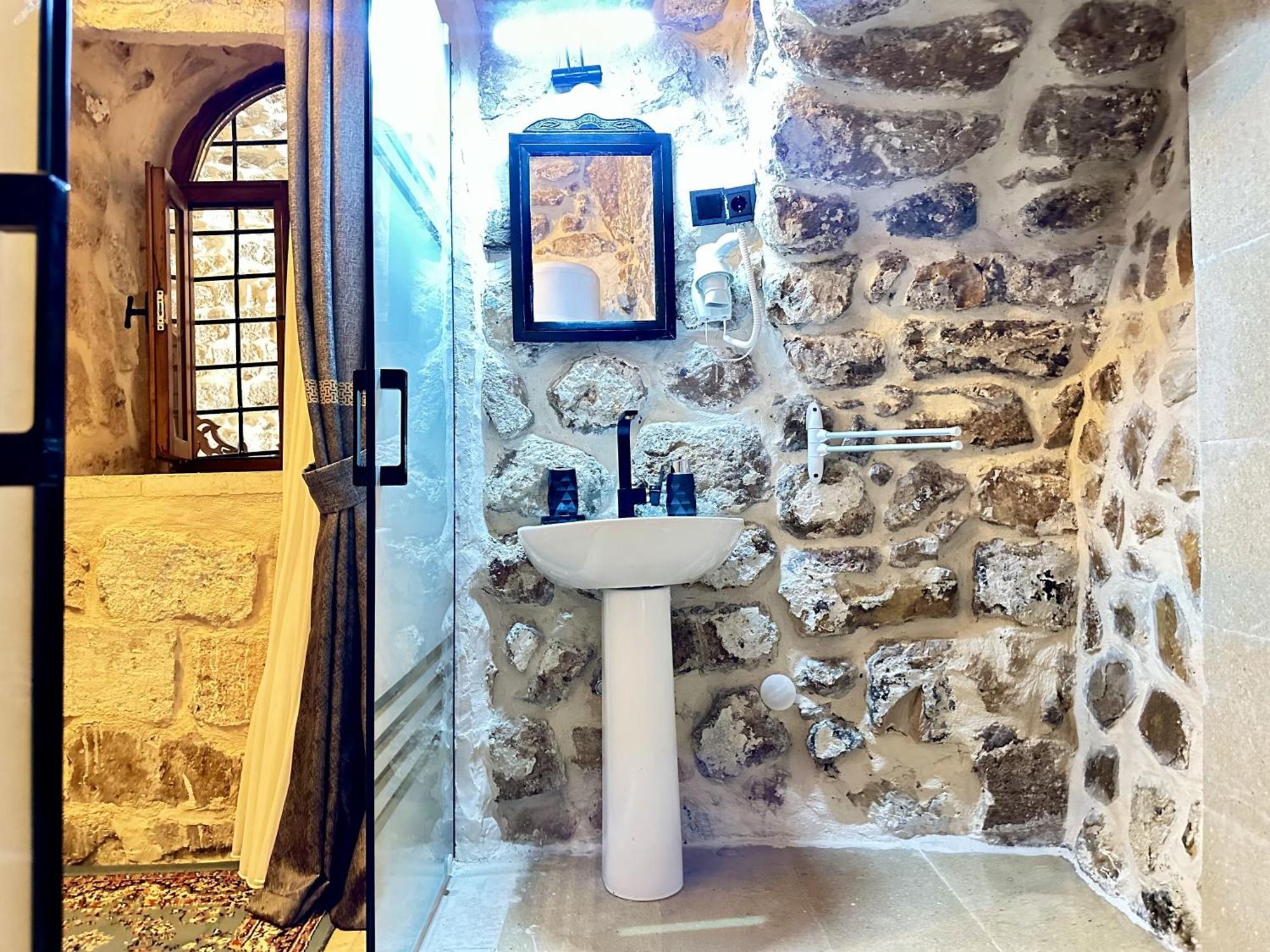 Arev Hotel Мардин Екстериор снимка