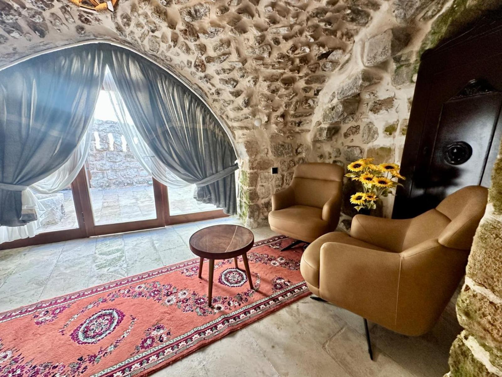 Arev Hotel Мардин Екстериор снимка